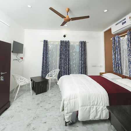 M M Residency Hotel Kochi Exterior photo