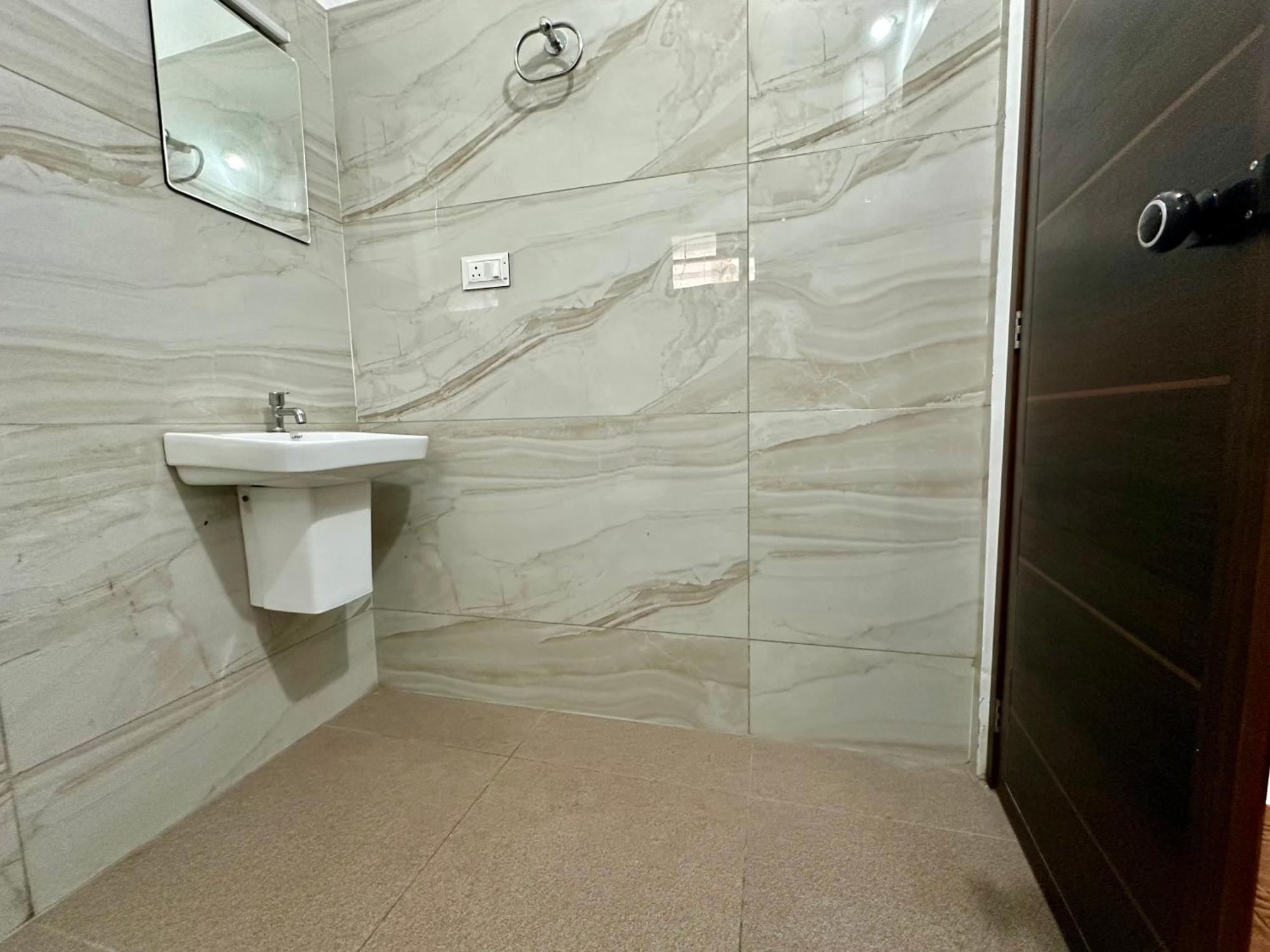 M M Residency Hotel Kochi Exterior photo
